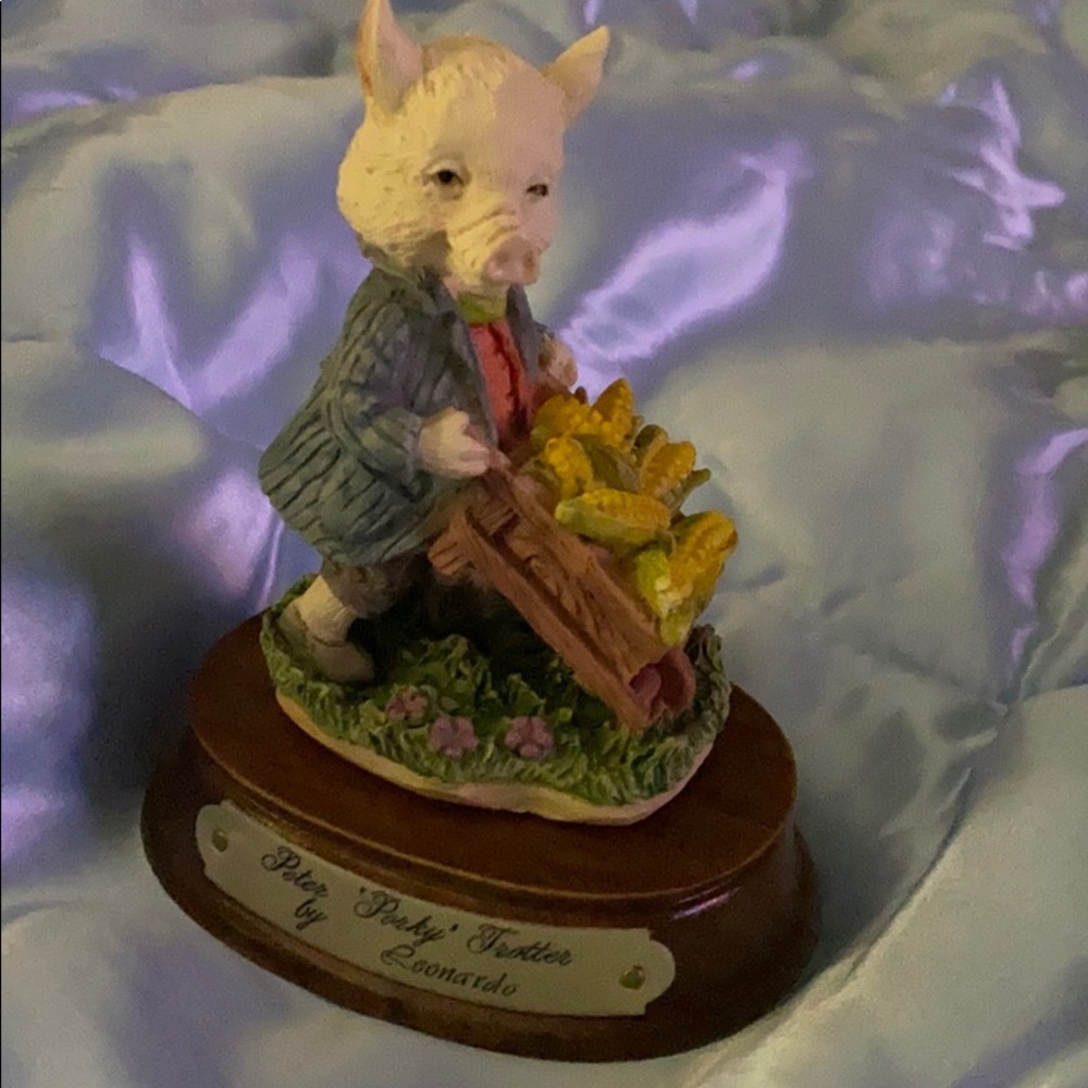 Little Nook Village Figurine